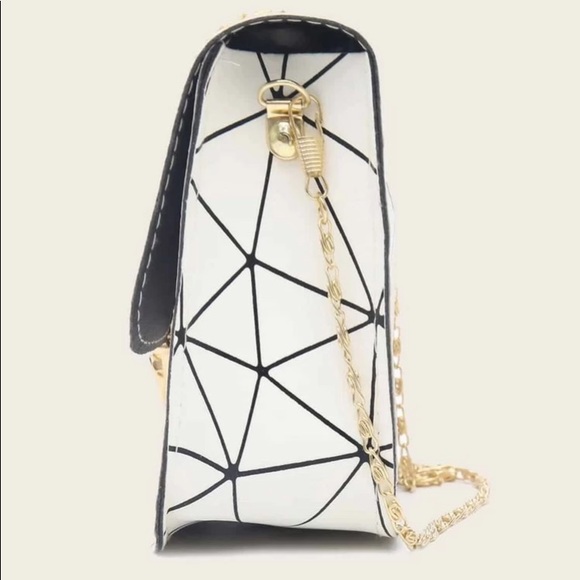 NEW Boutique! Geometric Push Lock Chain Crossbody - Picture 3 of 6
